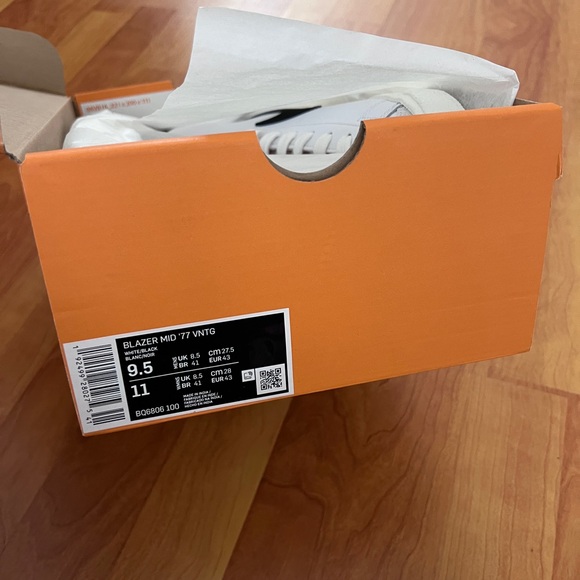 BN Nike Blazer Mid '77 Vintage White Black - Size 9.5M - Picture 9 of 11